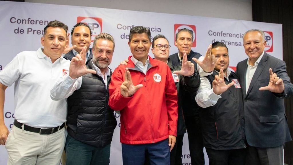 Se suma redes sociales a campaña de Lalo Rivera