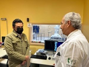 Titular del IMSS, Zoé Robledo, haciendo un recorrido por las instalaciones del hospital de Tamaulipas.