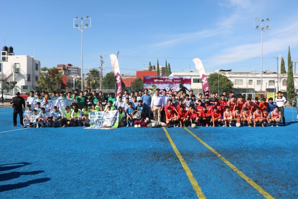 El Instituto Municipal del Deporte de Puebla (IMDP) inauguró el Torneo Intersecus e Interprepas de Fútbol 7 – 2025, que reúne a más de 20 equipos de jóvenes para promover el deporte y alejarlos de entornos de riesgo.