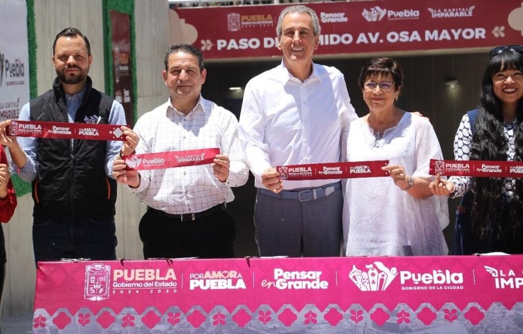 El presidente municipal de Puebla, Pepe Chedraui Budib, inauguró el mejoramiento vial de la Avenida Osa Mayor, una obra que implicó la intervención de más de 70 mil metros cuadrados y la construcción de un paso deprimido de 174 metros de longitud.