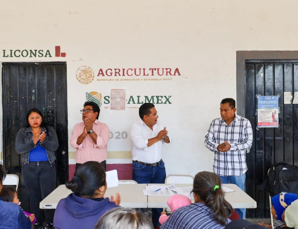 Pepe Cinto entrega huertos de traspatio a familias de Juan C. Bonilla