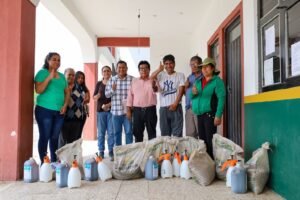 Pepe Cinto entrega huertos de traspatio a familias de Juan C. Bonilla