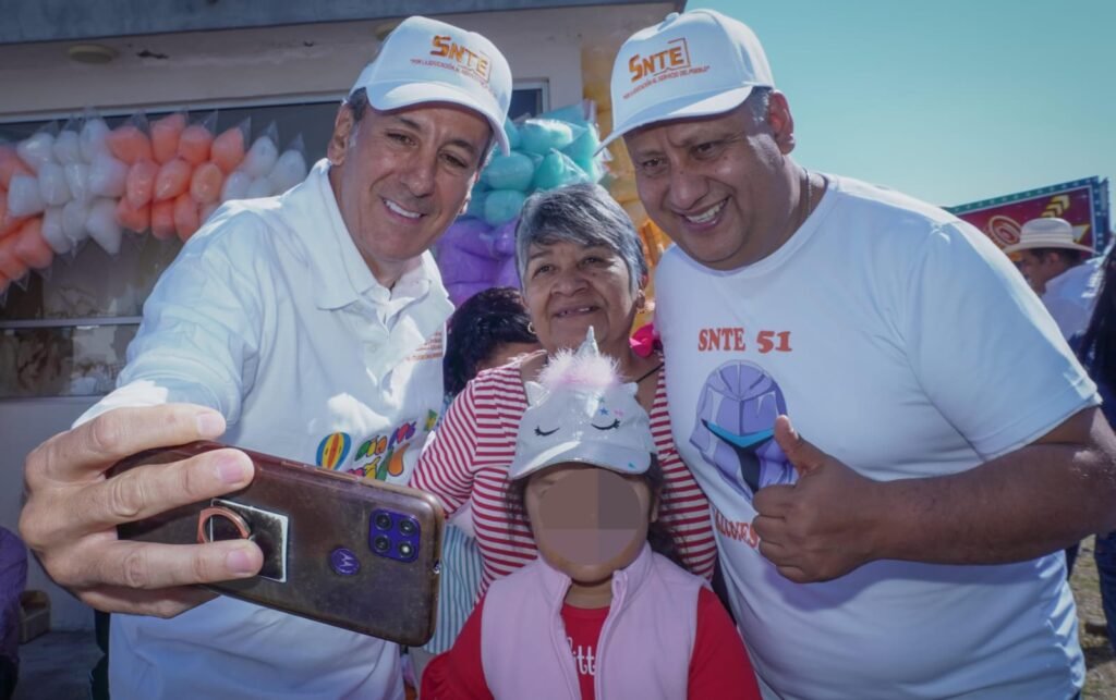 El presidente municipal de Puebla, Pepe Chedraui, participó como invitado especial en los festejos por el Día de la Niñez organizados por el SNTE Sección 51