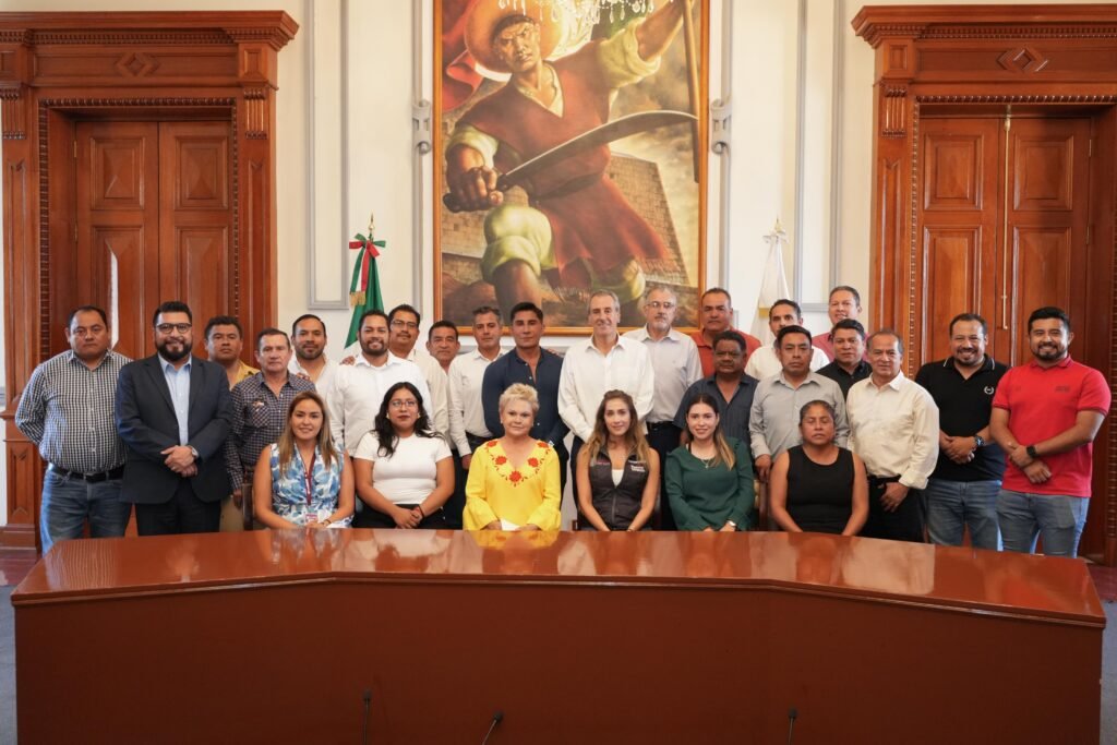 Pepe Chedraui se reúne con 17 presidentes auxiliares para revisar obras