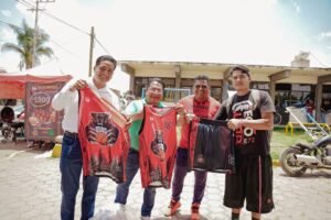 Uniformes entregados a más de 9 jugadores del equipo Osos Salvajes