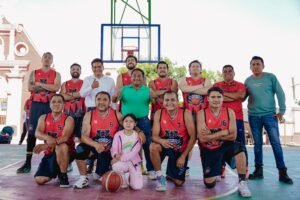 Juan C. Bonilla impulsa deporte juvenil con nuevos uniformes