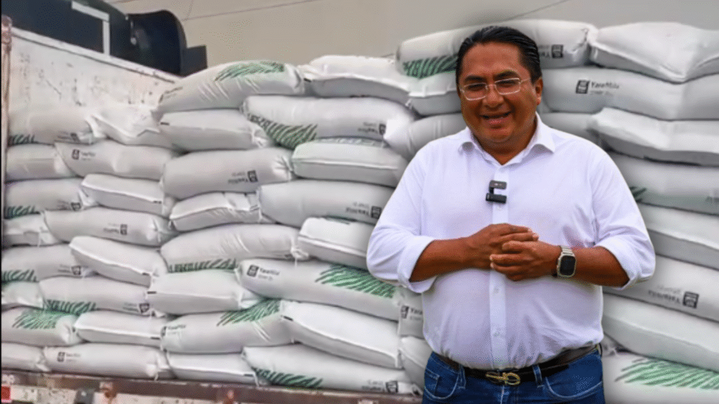 Pepe Cinto entrega fertilizantes a 100 familias en Juan C. Bonilla