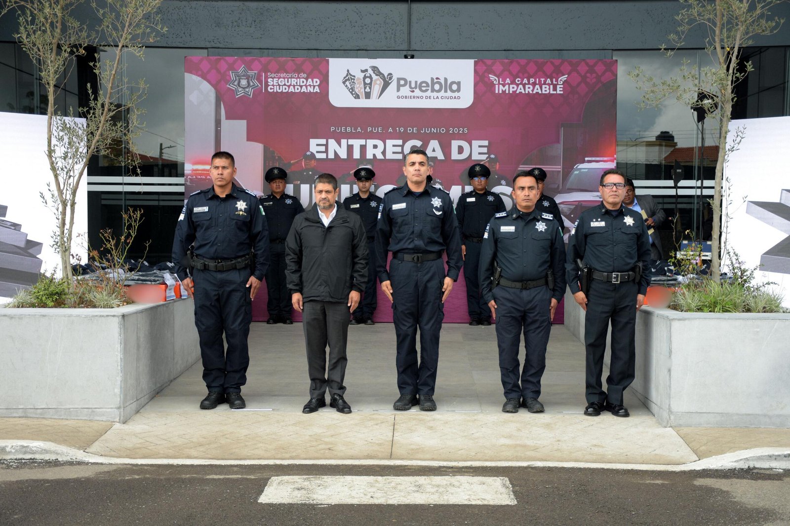 Gobierno de Puebla entrega uniformes a Policía de la Ciudad - Moviendo ...