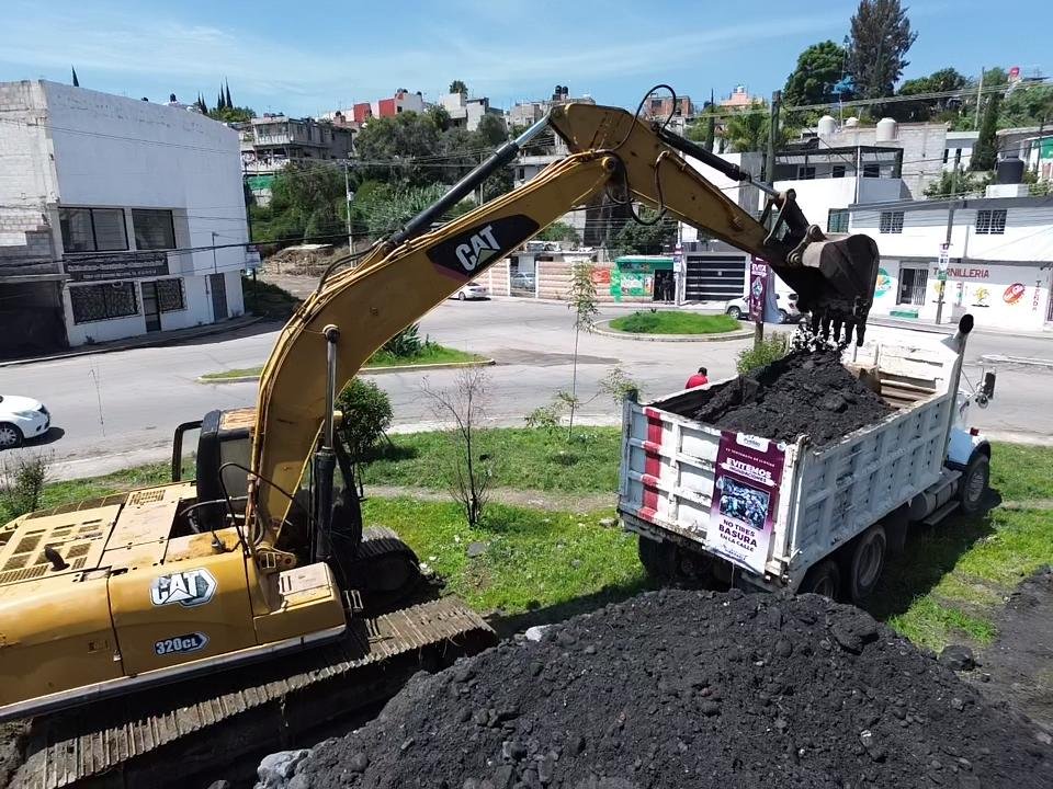 Puebla capital ejecuta acciones preventivas ante temporada pluvial. Se utilizan maquinaria pesada y labores manuales en limpieza. Se extraen toneladas de basura y sedimento de barrancas.