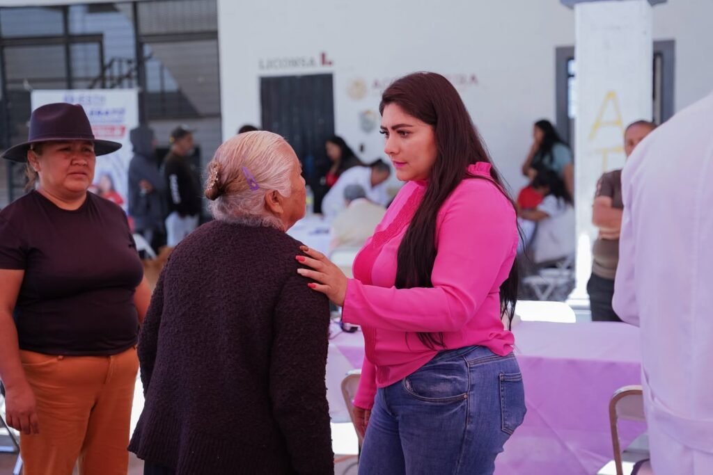Adultos mayores participan en actividades recreativas en Juan C. Bonilla