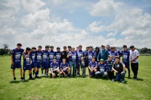 Equipo Cefor Olimpo recibe uniformes en evento encabezado por Pepe Cinto