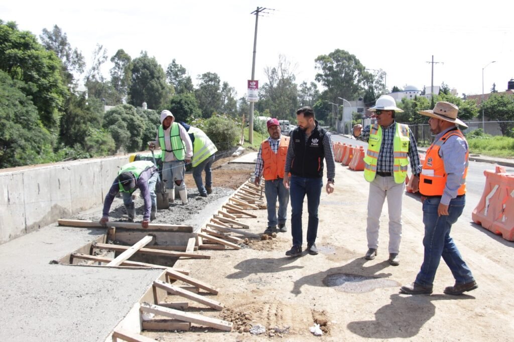 David Aysa supervisa el avance del muro de contención en el Río Alseseca, obra clave para proteger a más de 7 mil 400 vecinos de la colonia San Luis Gonzaga.