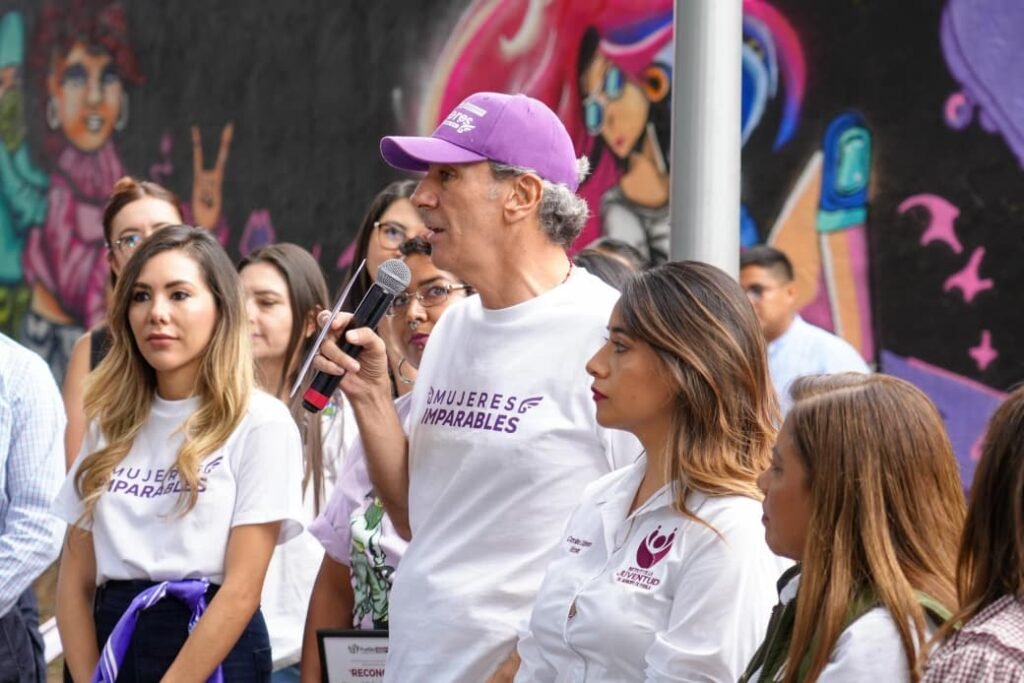 El alcalde Pepe Chedraui encabezó la jornada juvenil “Mujeres Imparables”, que incluyó skate, emprendimientos y la develación de un mural urbano elaborado por artistas poblanas.