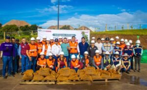 El alcalde Pepe Chedraui encabezó la jornada de reforestación con la aplicación de 16.2 m³ de composta, producto de la campaña “Raíces del Futuro”, en la que se sembraron 80 fresnos.