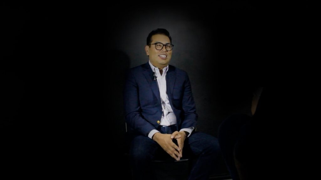 El senador Néstor Camarillo Medina oficializó su salida del PRI tras 21 años de militancia y se incorporó a Movimiento Ciudadano, donde proyecta su futuro político rumbo a 2030.