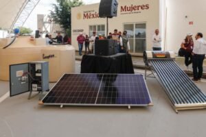 Se entregaron calentadores solares, paneles solares, tinacos y sistemas pluviales.